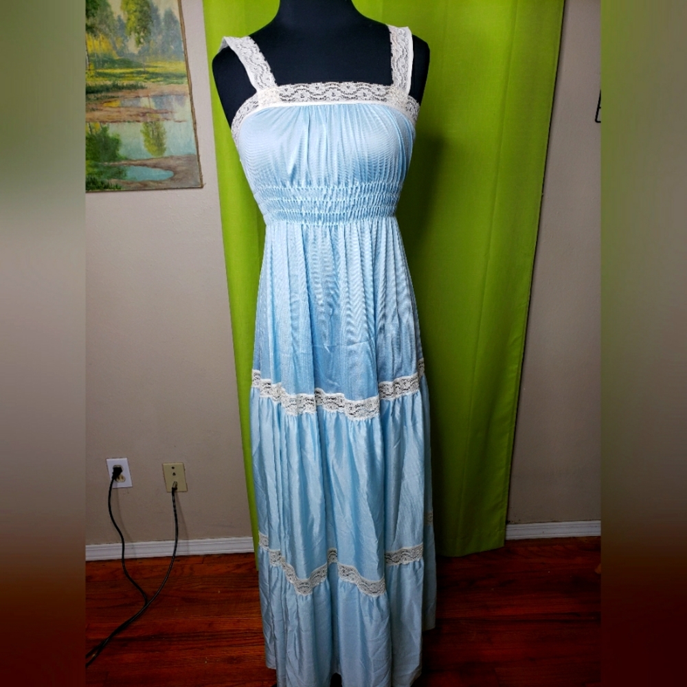 Vintage Beautiful Baby Blue Nightgown Gem
